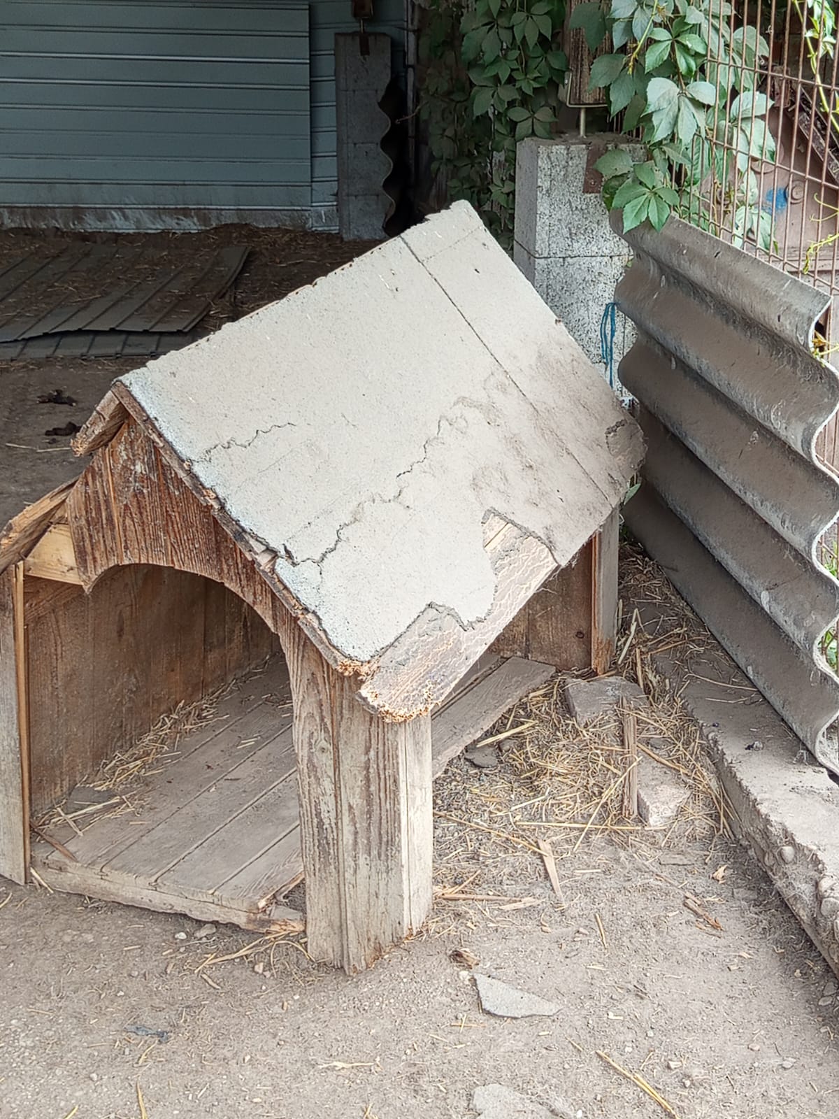 Hundehütte Detailansicht 5 - Datei: hundehütte5.jpg