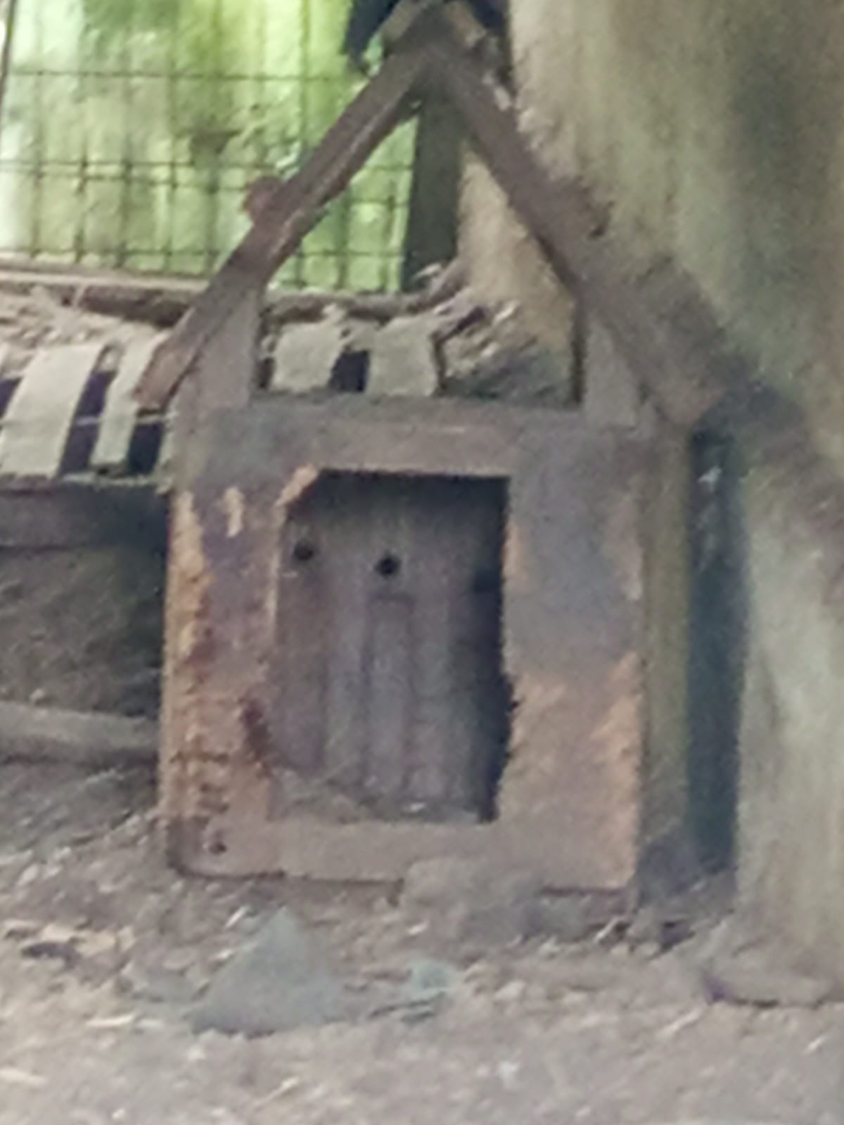 Hundehütte Detailansicht 6 - Datei: hundehütte6.jpg